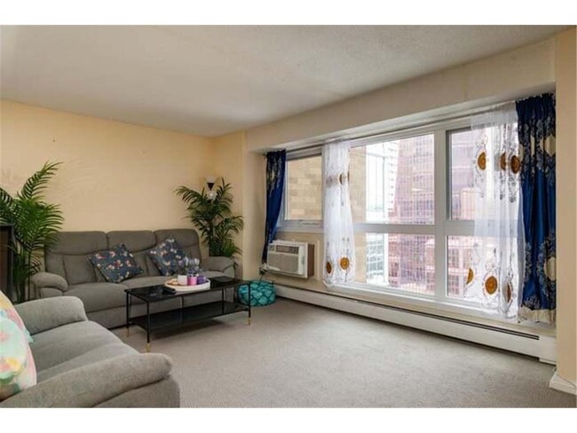 Primary Photo - 433 S 7th St