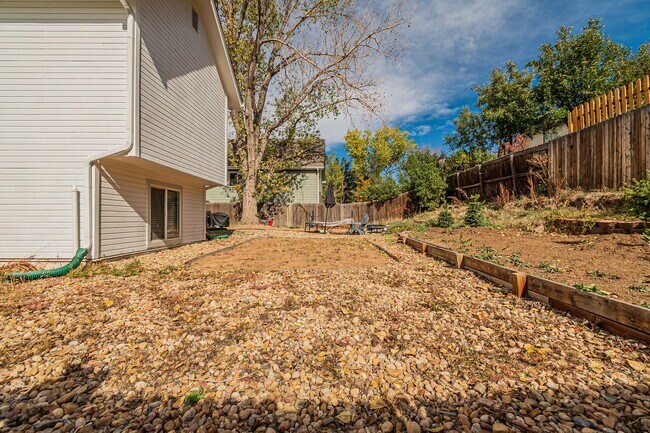 Building Photo - 3BD, 2BA Aurora Home with 2-Car Garage and Back Yard