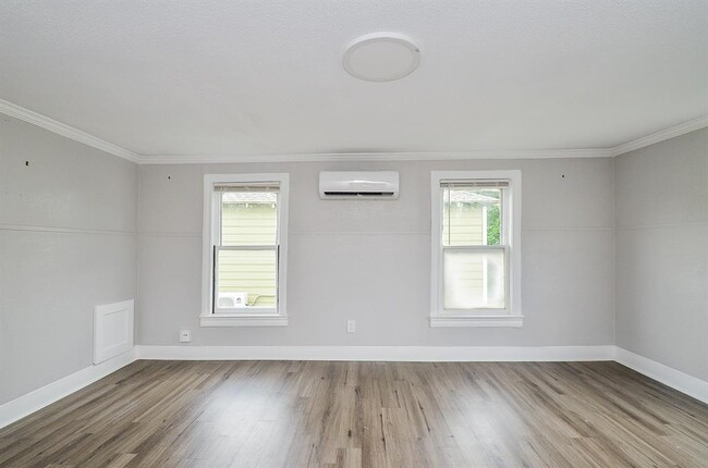 Building Photo - 1401 Collier St