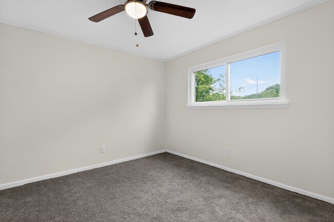 Building Photo - 417 W Hillary Cir