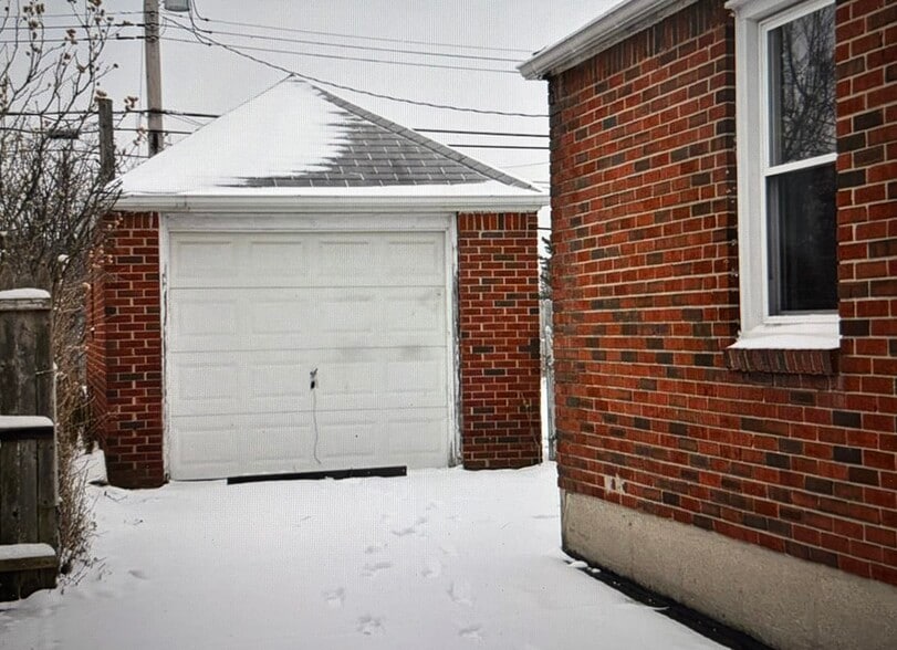 Building Photo - 110 Waverly Ave