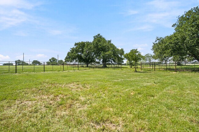 Building Photo - Country Home with Pond, Horse Pens & Optional Additional Pasture