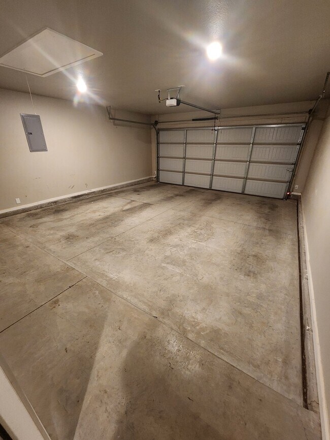 Building Photo - In Lone Star Trails! 3 bed 2 bath, 2 car garage