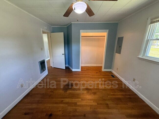 Building Photo - 2239 Buckingham Rd