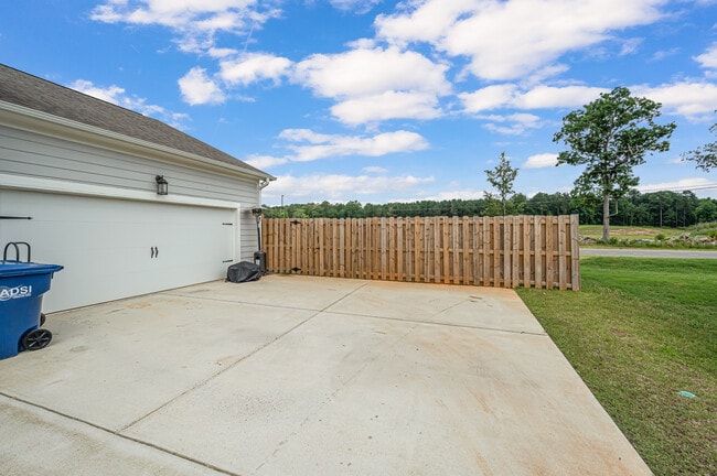 Building Photo - 60 Sumter Wy