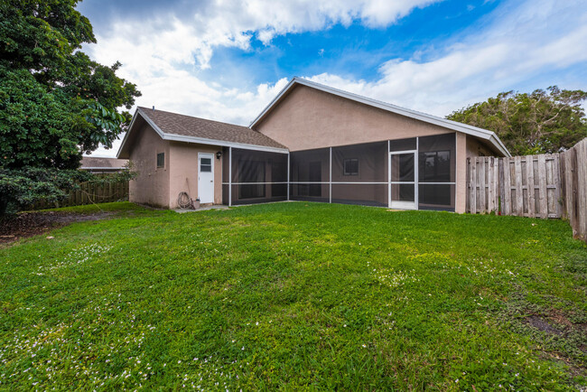 Building Photo - 22576 Sawfish Terrace