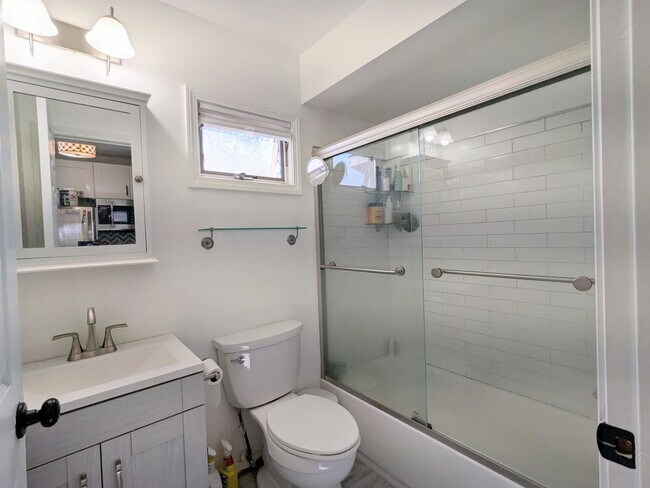 Building Photo - 277 3rd St