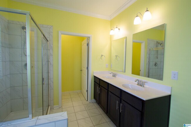 Building Photo - 1068 Aronimink Dr