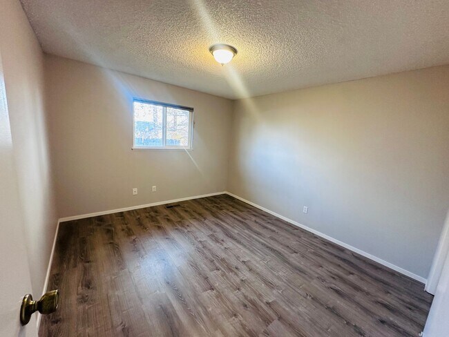 Building Photo - Charming Three Bedroom in Old Northwest Reno - Sewer & Trash Included! Available NOW!