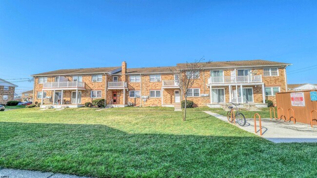 Building Photo - 705 N Dudley Ave