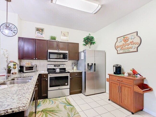Building Photo - 2314 Silver Palm Dr