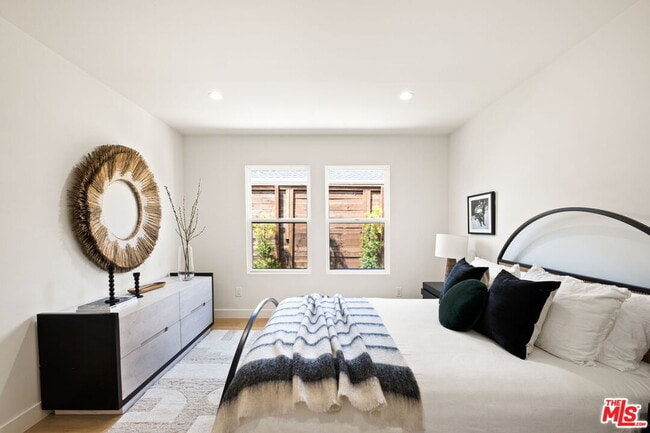 Building Photo - 4525 Greenbush Ave