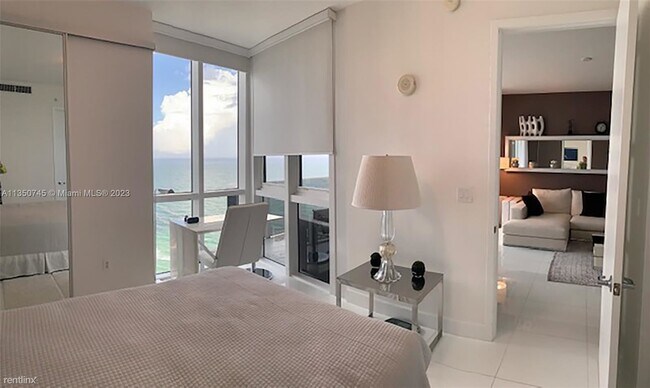 Building Photo - 2 br, 2.5 bath Condo - 18201 Collins Ave A...