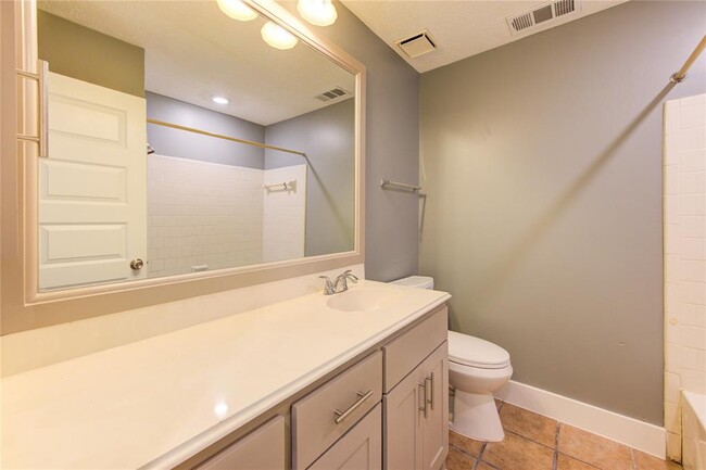 Building Photo - 3843 Westmeadow Dr