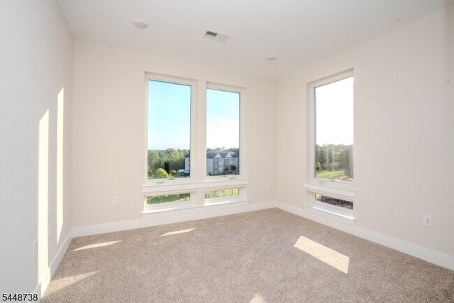 Building Photo - 112 Village Dr