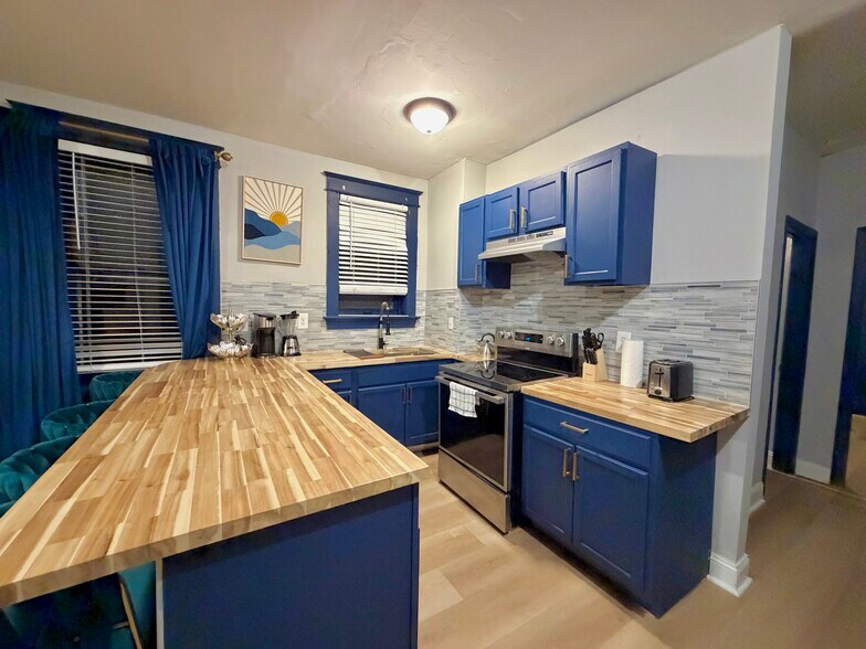 Building Photo - 3235 Itaska St