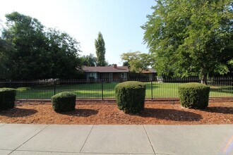 Building Photo - Concord/ Walnut Creek Border! 2172 sq ft home on Huge lot with swimming pool!