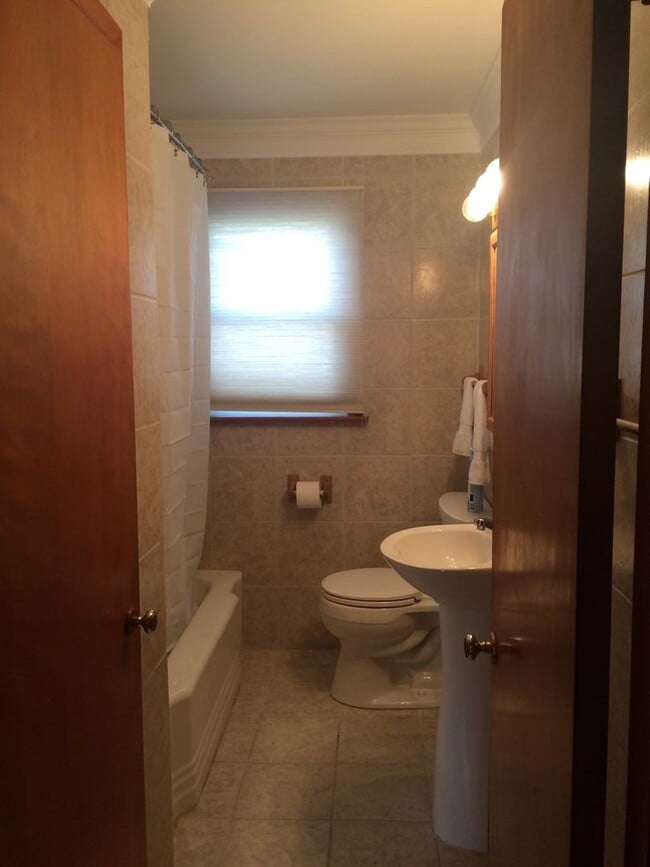 Building Photo - 1358 Pottery Rd