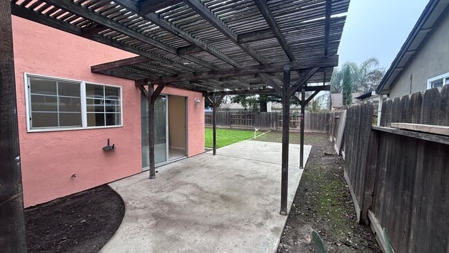 Building Photo - 1917 Coral Oak Ct