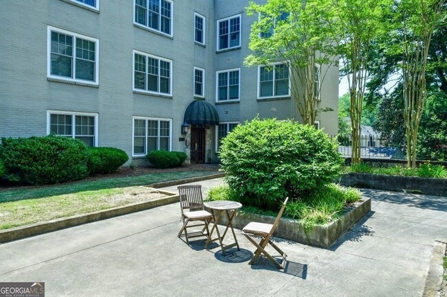 Building Photo - 28 Collier Rd NW