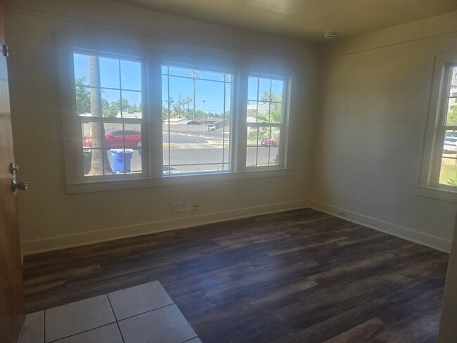 Building Photo - 1 Bedroom, 1 Bath Duplex in Hanford