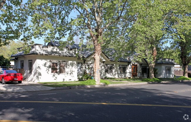 Building Photo - 573-583 Minaret Ave