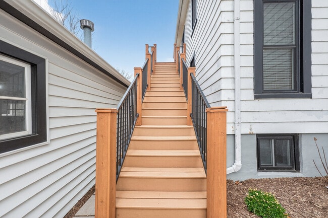 Building Photo - 305 W Exchange St