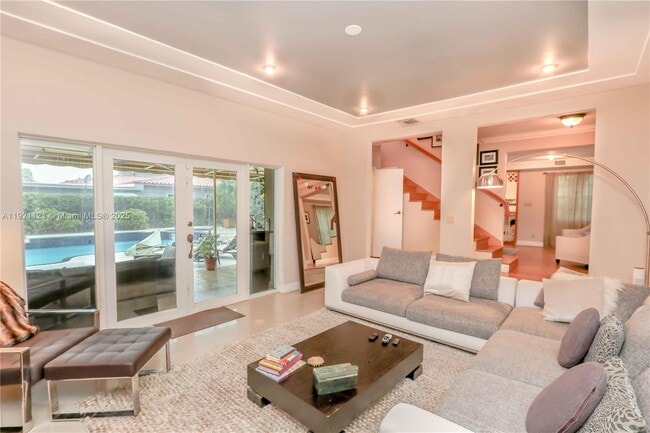 Building Photo - 1700 SW 14th Ave