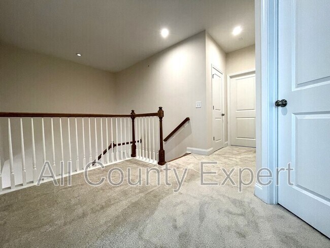 Building Photo - 502 Cooper Ln