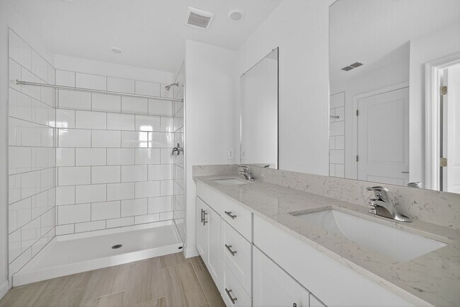 Building Photo - Brand New 6-Bed Available Now!