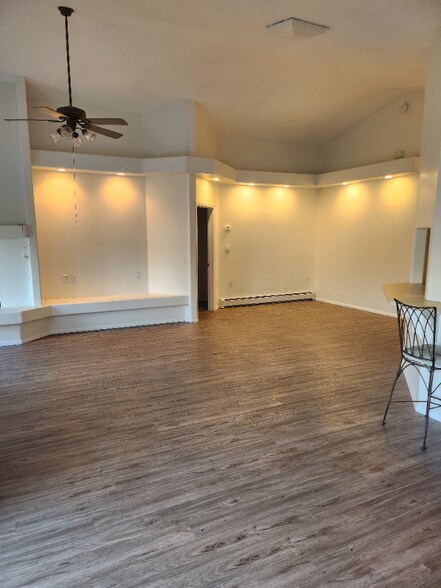 Building Photo - 407 Willow Ridge Ct