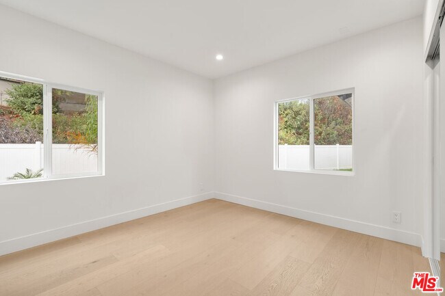 Building Photo - 4824 Saloma Ave