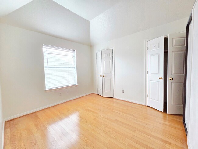 Building Photo - 8615 Barron Wood Cir E