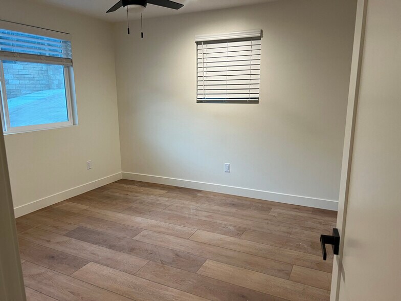 Building Photo - 8474 Golden Ridge Rd