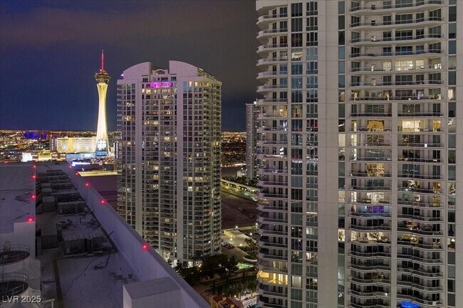 Building Photo - 2877 Paradise Rd