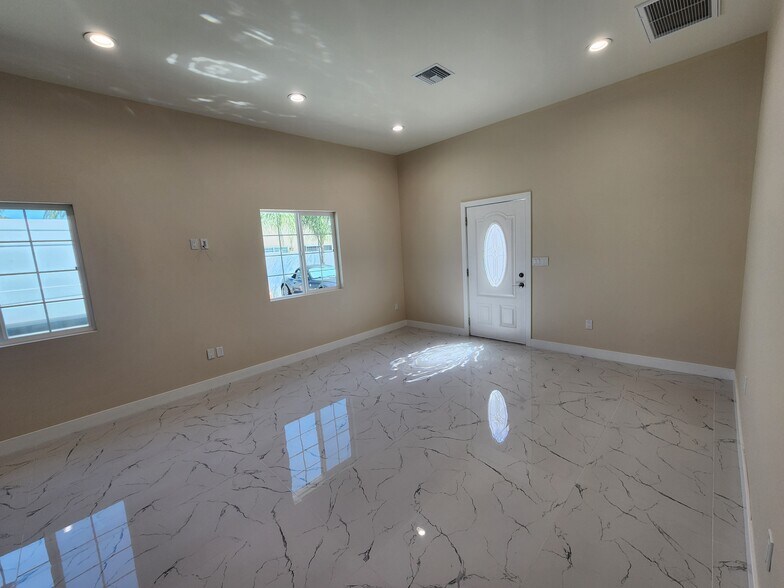 Building Photo - 10926 Olinda St