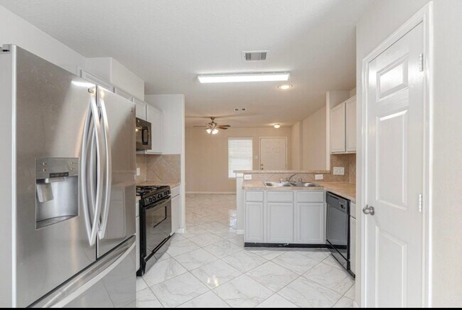 Building Photo - 21611 Falvel Misty Dr