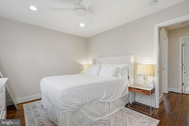 Building Photo - 19 Clifford Ave