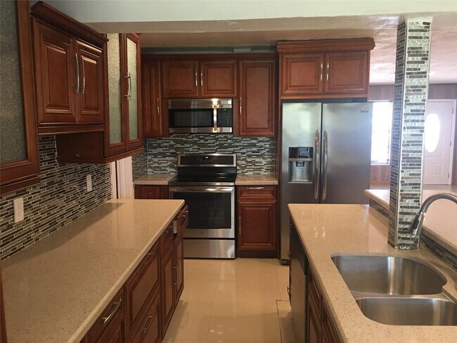 Building Photo - 720 N 66 Terrace