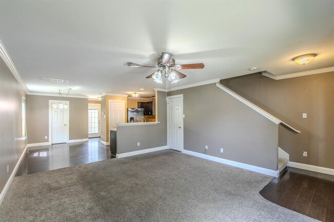 Building Photo - 824 Palo Duro Dr