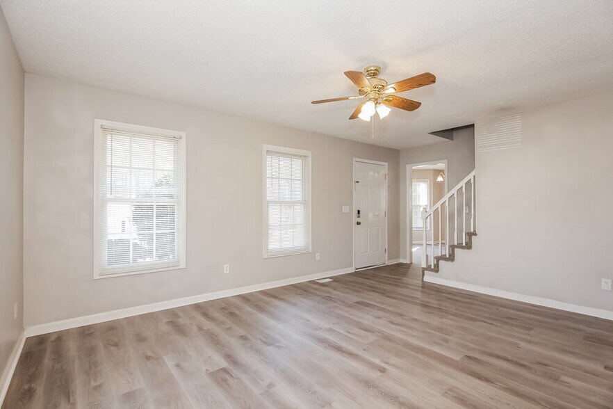 Building Photo - 201 Linville Ct