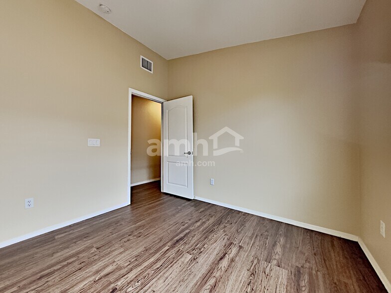 Building Photo - 4133 E Lushfield Dr