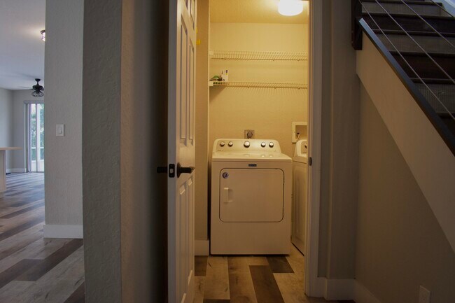 Building Photo - 4907 Pelican Manor