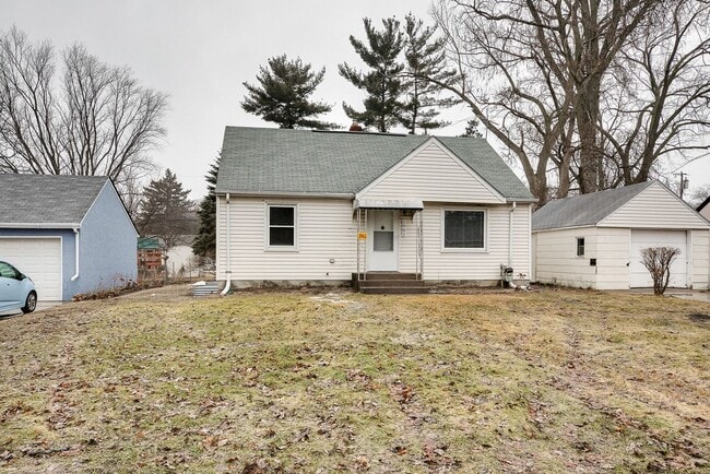 Building Photo - Stunningly Renovated 5-Bed Arden Hills Home.