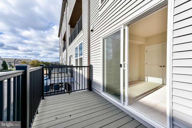 Building Photo - 43740 Transit Sq