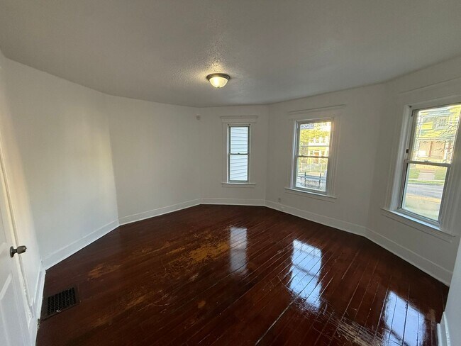 Building Photo - 122-124-124 Shultas Pl
