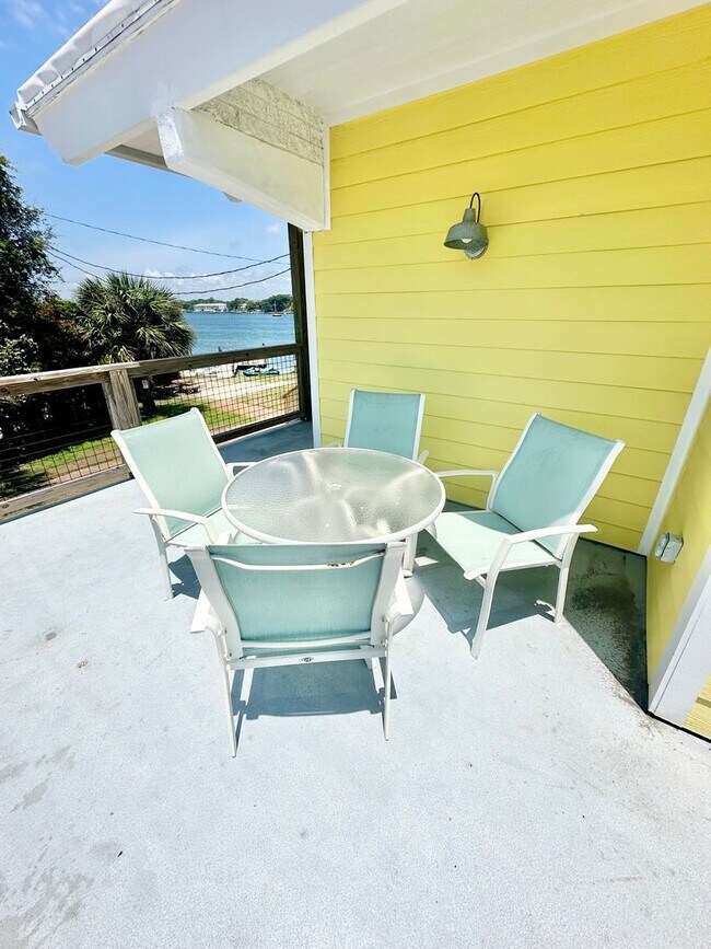 Building Photo - 334 Bluefish Dr