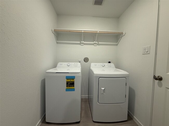 Building Photo - 16802 Old Wagon Wy