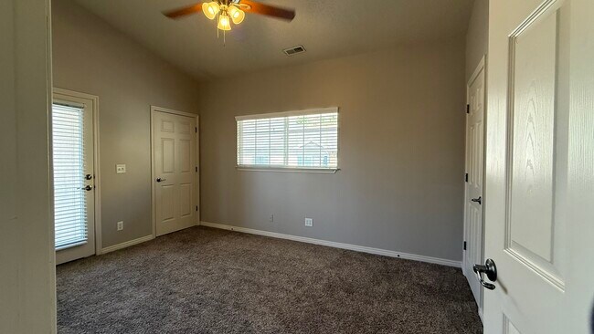 Building Photo - 1174 S. Meadow Fork #6