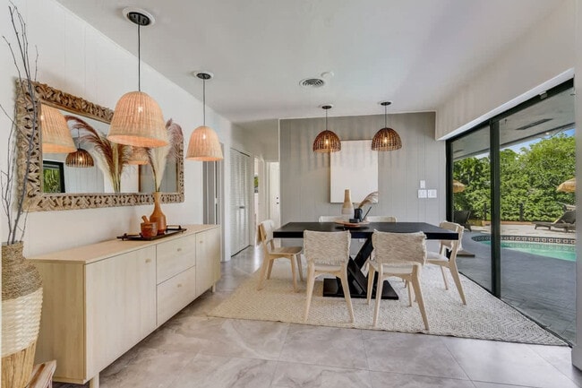 Building Photo - 2325 NE 195th St